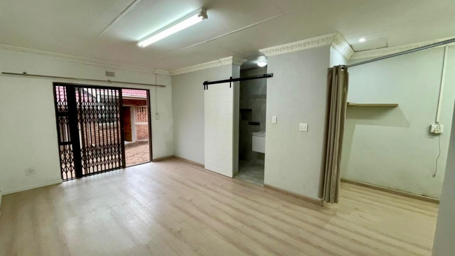 5 Bedroom Property for Sale in Safari Gardens North West